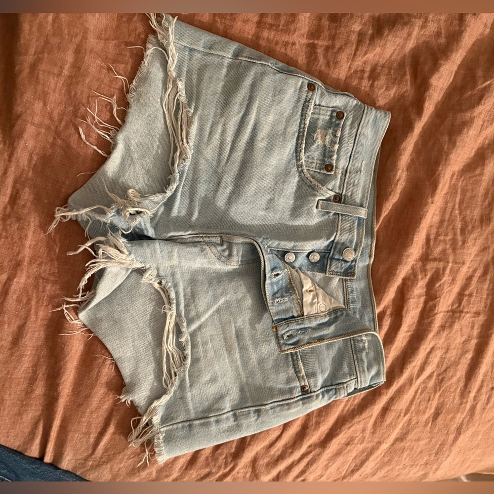 Levi’s shorts - Picture 2 of 2